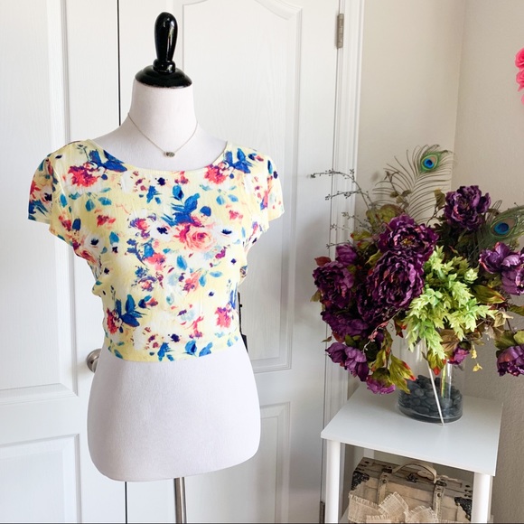 Forever 21 Tops - Forever 21 Floral Tie Back Crop Top